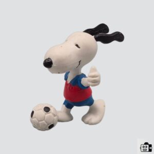Peanuts Snoopy Soccer Player Figurine – Vintage PVC Collectible with Football