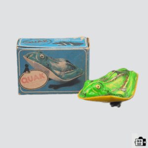 Vintage Plasticart “QUAK” Wind-Up Tin Frog Toy with Original Box – Rare Collectible